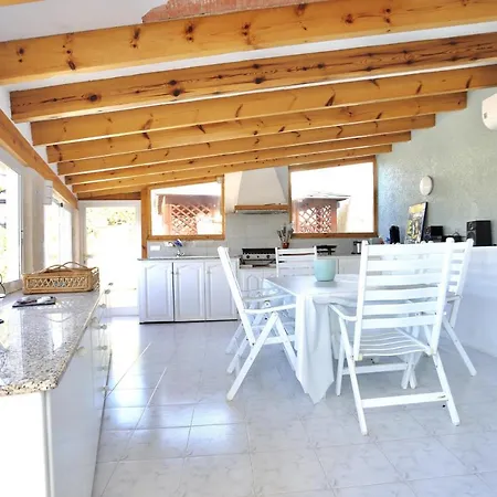 Villa Con Piscina Y Vistas Al Mar *